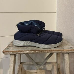 LANDS’ END BLUE PUFFER SLIP ON BOOTIE SLIPPER SIZE 8